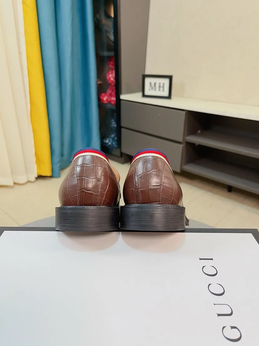 Men's shoes💰520🌸🌸【GUCCi】Original calfskin, water-dyed cowhide lining, original outsole, men's and women's fashion, formal casual leather shoes, slip-on men's and women's shoes series, young fashion, European and American trends, British style, random matching, comfortable feet, standard code: men's size 38-44 (45 can be customized)\nGrade: same style as the official website, original quality